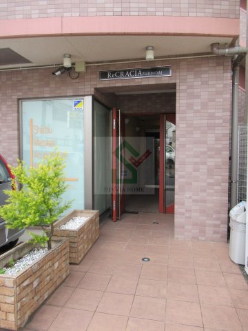 リクレイシア富士見台のエントランス