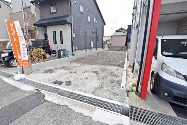 テラシエ立花町1丁目新築一戸建て│3LDK+駐車2台可 の外観|30坪超のゆとりある3LDKです。LDKは広々約18.9帖で３面採光の明るい空間です。家族の会話が自然と弾む、開放感あふれるLDKで心地よい暮らしを楽しめます。