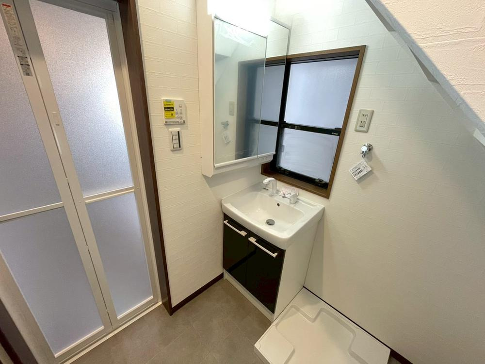 三ツ島5丁目　中古一戸建ての独立洗面台|シャワー付き洗面化粧台
■物件内覧・資金計画相談・住宅ローン相談、リフォーム相談、お問合せ受付中■
※当日・翌日のご内覧、ご相談はお電話でのお問合せがスムーズです！