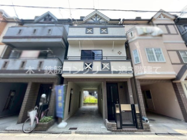 三ツ島5丁目　中古一戸建ての構造・工法・仕様|木・鉄筋コンクリート造3階建て
■物件内覧・資金計画相談・住宅ローン相談、リフォーム相談、お問合せ受付中■
※当日・翌日のご内覧、ご相談はお電話でのお問合せがスムーズです！