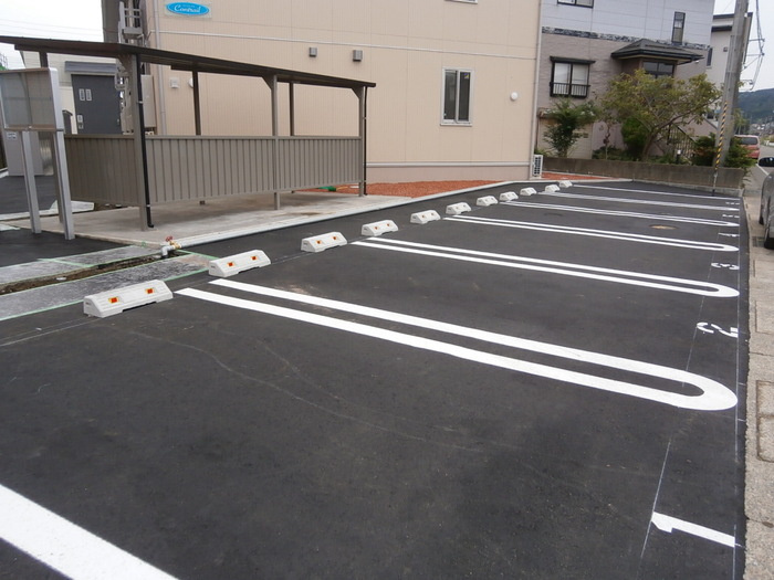 コントレイルの駐車場