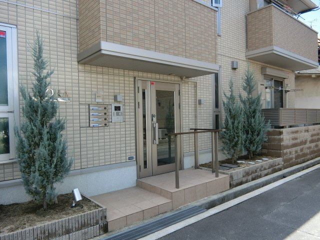 ヴィオラ東河原B棟のエントランス
