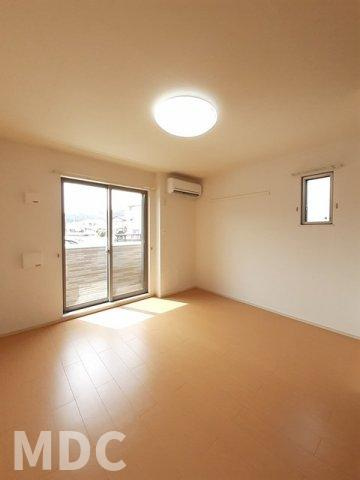 徳島市八万町川南のアパートの居間・リビング