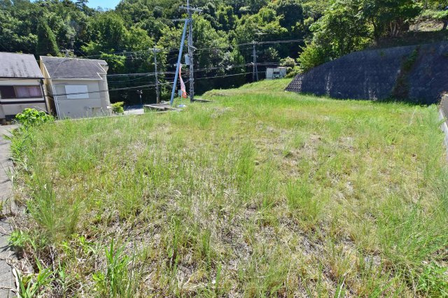 西宮市山口町香花園建築条件無し売土地の前面道路含む現地写真|-16号地現地写真-
敷地の奥から見た16号地。写真だけでは伝わりにくい土地の広がりや高低差、周辺との位置関係まで、現地でじっくりお確かめください。