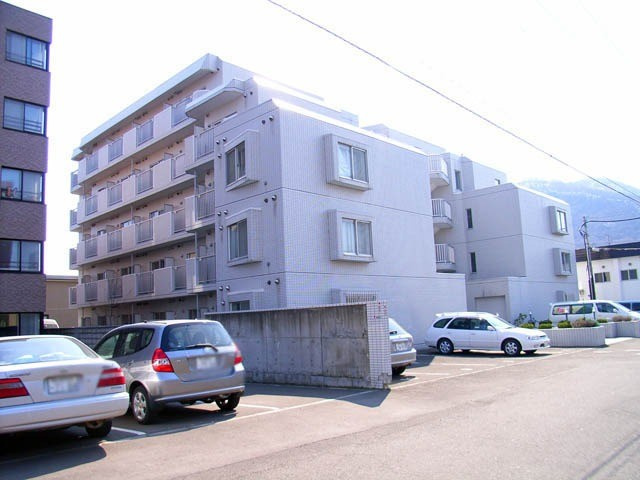 クリオ山鼻南壱番館