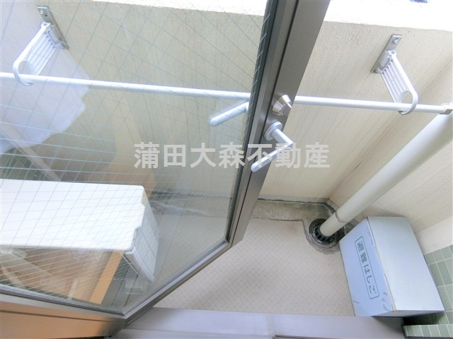 コスモリード大森町のバルコニー|物干し金具付きのバルコニー