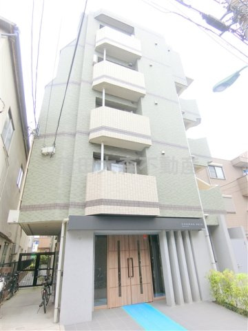 コスモリード大森町の外観|2009年3月築　RC鉄筋コンクリート造地上5階建て総戸数30戸の賃貸マンション
京浜急行本線大森町駅最寄り、梅屋敷駅も徒歩圏内の東京都大田区大森東4丁目