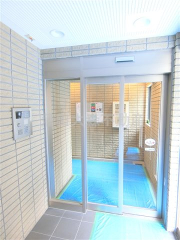 コスモリード大森町のエントランス|エントランス　オートロック