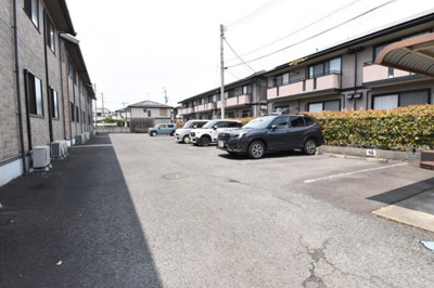【駐車場】 | ユイマールガーデンⅡ A棟 | 駐車場