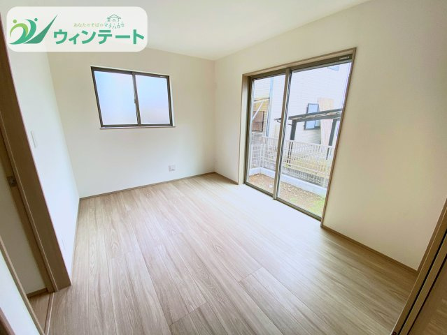 土浦市真鍋5丁目2086番　新築戸建　A号棟の洋室|勉強部屋や趣味の部屋など、多目的に使える洋室。開放感のある窓から光と風が入り、毎日が快適に過ごせます。