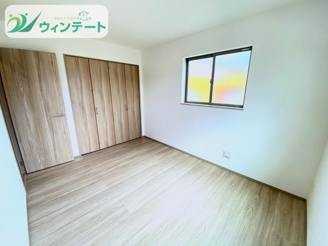 土浦市真鍋5丁目2086番　新築戸建　A号棟の洋室|全室にしっかり採光を確保した明るい洋室。収納スペースもあり、家族それぞれのプライベート空間として快適に過ごせます。