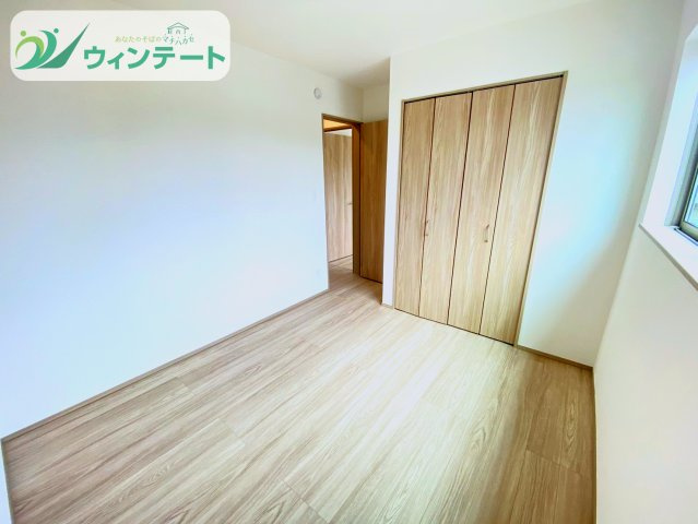 土浦市真鍋5丁目2086番　新築戸建　A号棟の洋室|2階の各洋室は明るく通風も良好。寝室・子ども部屋・書斎など、ライフスタイルに合わせて多目的に使えます。