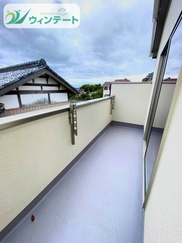 土浦市真鍋5丁目2086番　新築戸建　A号棟のバルコニー|洗濯物や布団がしっかり干せる広さを確保。家事スペースとしてもくつろぎスペースとしても活躍します。