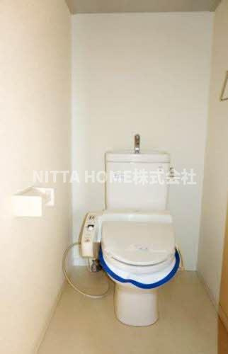 オレンジアイビー・柏原	のトイレ|落ち着いた色調のトイレです☆