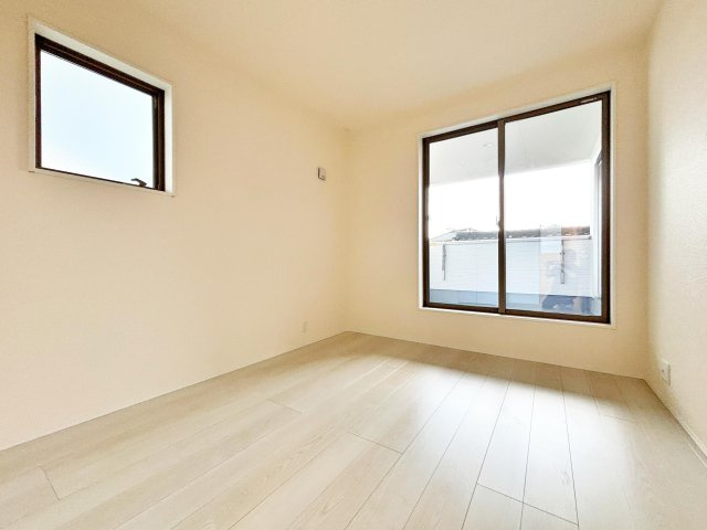 リーブルガーデン　大府市吉川町の洋室|陽当りの良い洋室は、お子様の勉強部屋や家族の寝室としても使える、暮らしに合わせて活用できる空間です。									
									