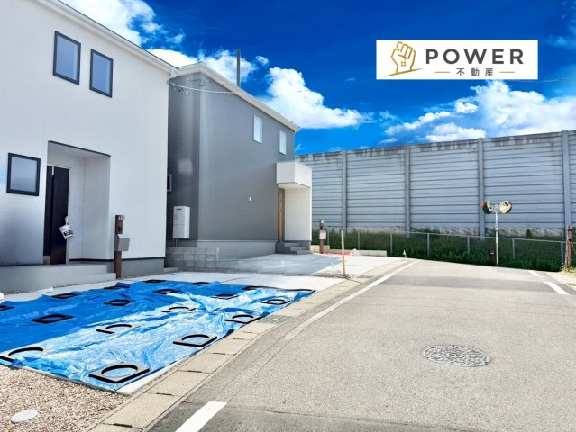 リーブルガーデン　大府市吉川町の前面道路含む現地写真|十分な幅が確保されており、車の出し入れもスムーズ。お子様の送り迎えなど、日常の動作も快適に行えます。									
									