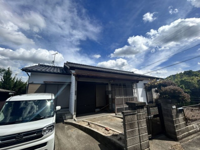 【外観】 | 今山貸家 | 喧騒から離れた静かな住宅街。落ち着いた環境で穏やかな日常。
