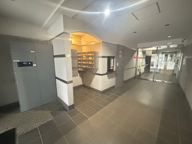 府中市宮町１丁目の賃貸マンションのエントランス