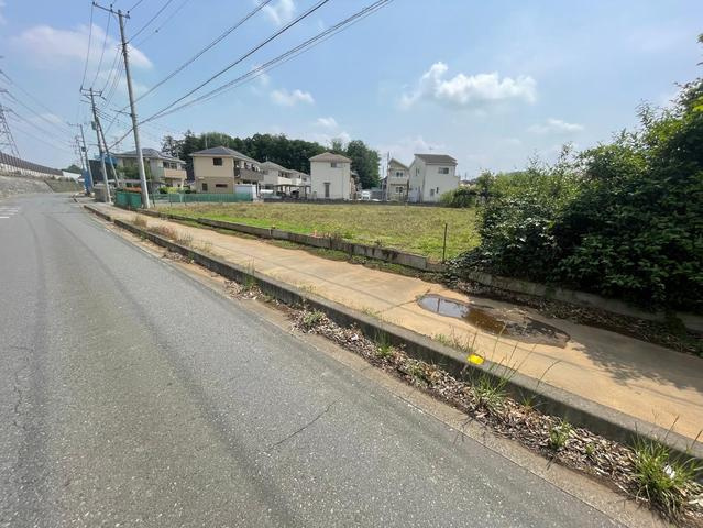 川越市下広谷　売地の前面道路含む現地写真