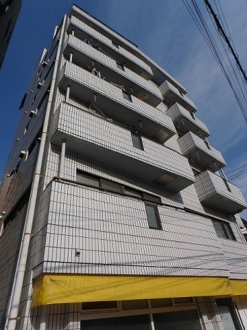 フロムファーストビルの外観