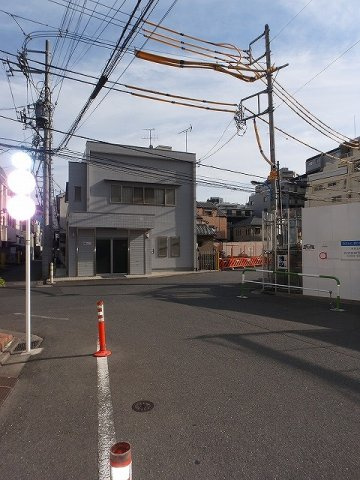 フロムファーストビルの周辺