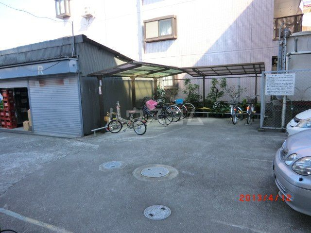 エテルネル21の駐車場