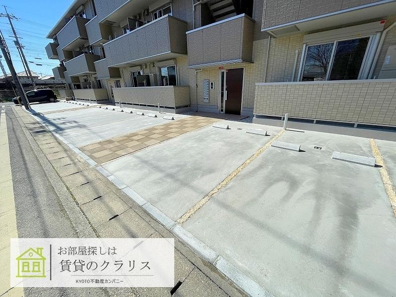 カーサ ヨシの駐車場