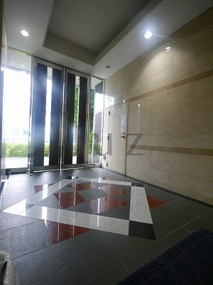 グリフィン横浜ルミエールのエントランス