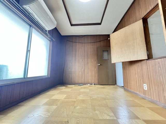 富田林市西板持町戸建の洋室