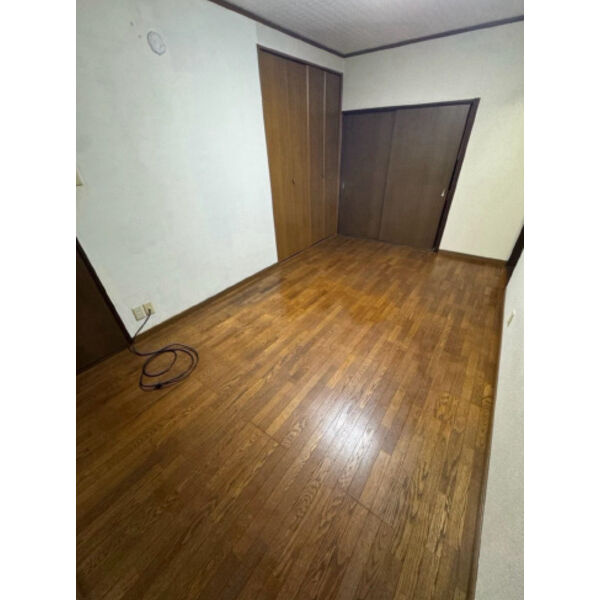 富田林市西板持町戸建の洋室