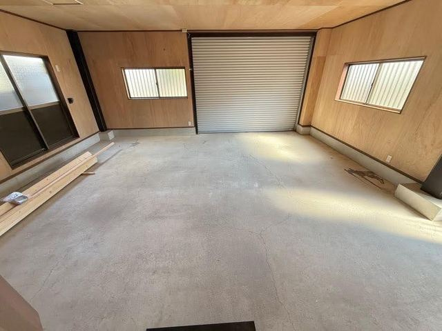 川越市岸町　中古の駐車場|広々ガレージあり（電動シャッター）