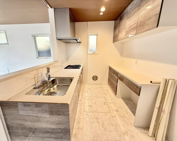 川越市砂新田2期のキッチン|デザイン性と利便性を備えたキッチン