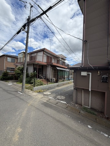 鴻巣市栄町の前面道路含む現地写真