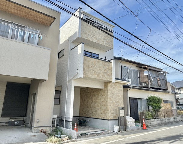 川越市岸町1丁目の前面道路含む現地写真