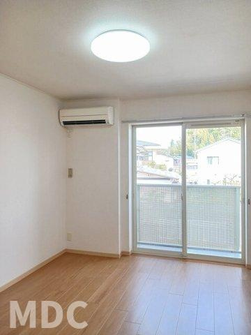 徳島市八万町法花のアパートの居間・リビング