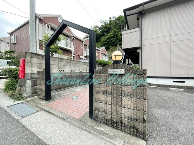 鎌倉市長谷５丁目のアパートのエントランス