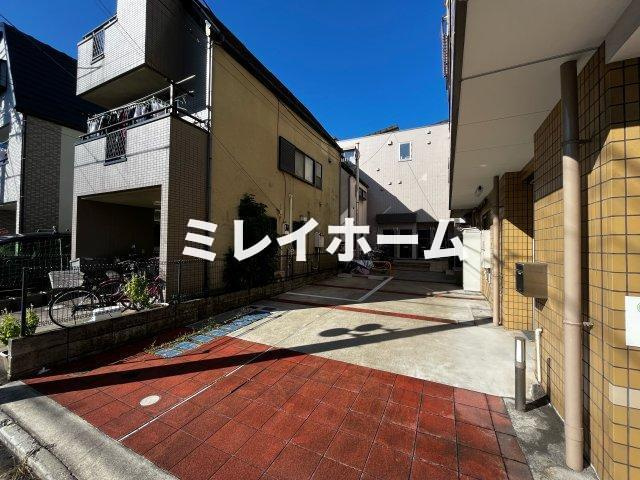 シャルールのロビー