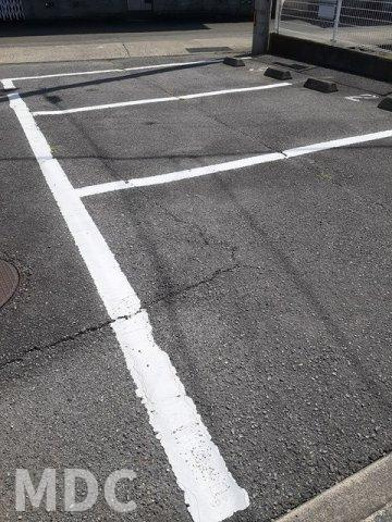 徳島市八万町法花谷のアパートの駐車場