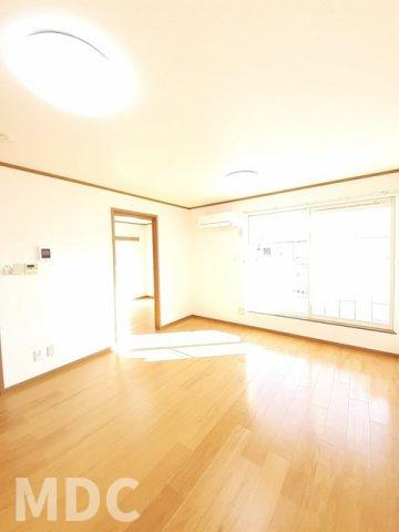 徳島市八万町法花谷のアパートの居間・リビング