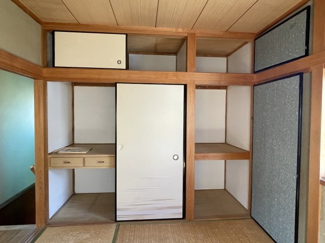 笹部２丁目　中古戸建の収納|2階和室収納
天袋のある押し入れで、たっぷり収納出来ます(^^♪