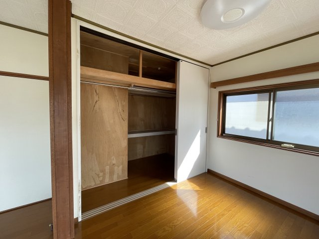 笹部２丁目　中古戸建の収納|2階洋室収納　こちらのお部屋にも大きな収納があり、お片付け上手になりそう！