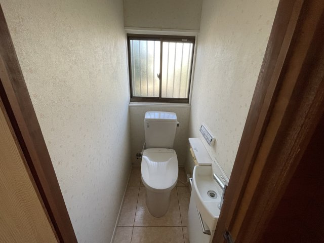 笹部２丁目　中古戸建のトイレ|トイレです　手洗い付きで綺麗！