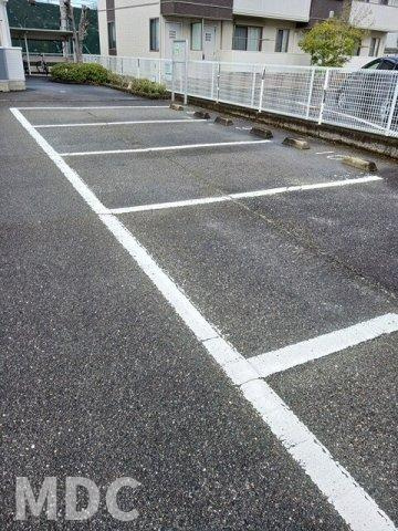 徳島市八万町法花谷のアパートの駐車場