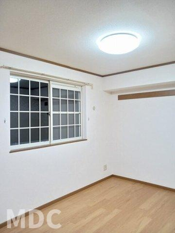 徳島市八万町法花谷のアパートの居間・リビング