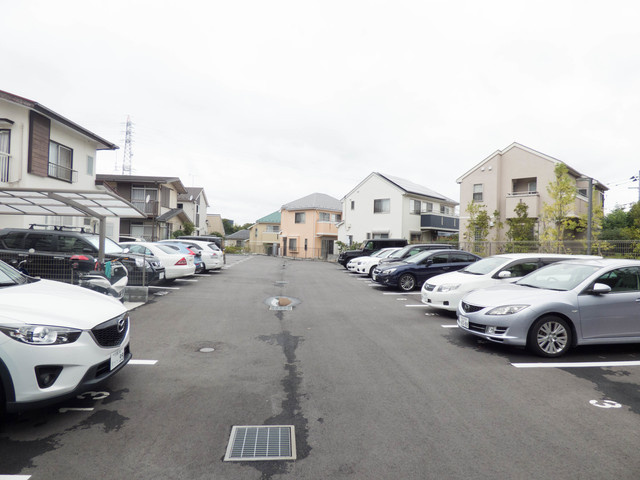 エステート東戸塚の駐車場