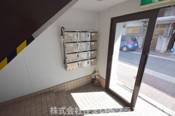 ロイヤルハイム八芳園のエントランス