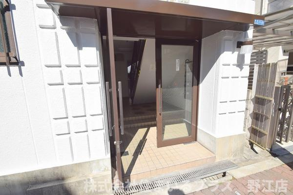 ロイヤルハイム八芳園のエントランス