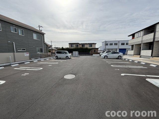 レジデンス・ヤギⅣＢの駐車場