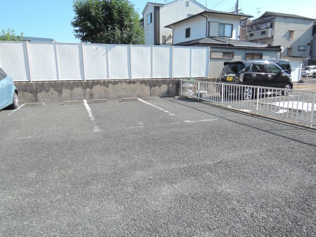 パナハイツ吉田の駐車場
