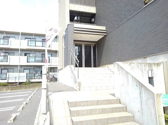 セレーノみのりCのエントランス